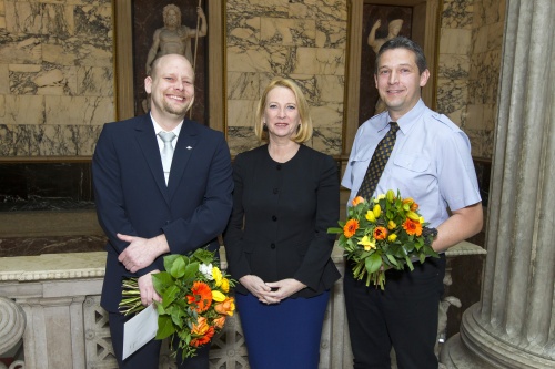 v.li.: Gregor Zöchling, Nationalratspräsidentin Doris Bures (S) und Christian Trapel