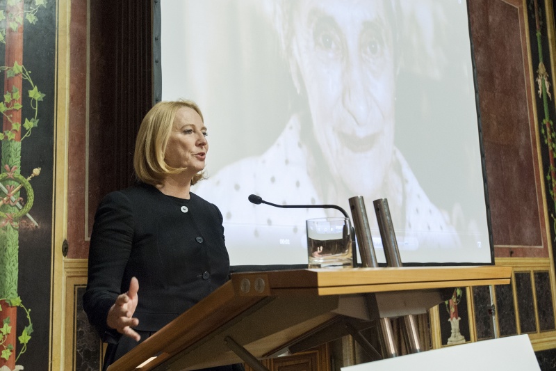 Nationalratspräsidentin Doris Bures (S) begrüßt die VeranstaltungsteilnehmerInnen