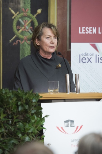 Bundesratspräsidentin Sonja Zwazl (V) bei der Begrüßung