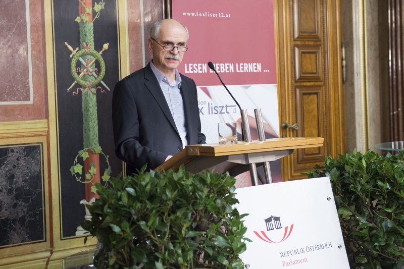 Lesung von Autor und Herausgeber Erich Schneller