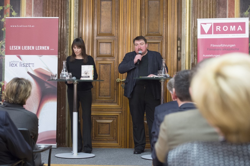 v.li. Lesung von Barbara Horvath und Christoph Krutzler