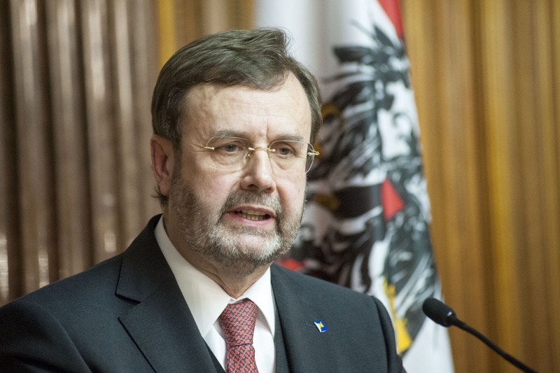 Niederösterreichischer Landtagspraesident Hans Penz (V) bei seiner Begrüßung