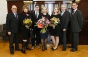 Gruppenfoto mit Nationalratspräsidentin Doris Bures (Mitte) und VertreterInnen der Österreichischen Gärtner, Floristen und Blumengroßhändler
