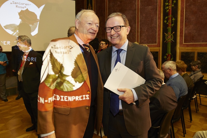 v.li.: Österreichischer Seniorenratspräsident Andreas Khol im Gespräch mit dem Zweiten Nationalratspräsidenten Karlheinz Kopf (V)