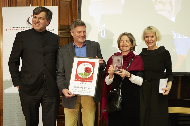 Preisträger Senioren-Rose Journalismus - das Team des ORF Weltjournals für Dr. Christa Hofmann mit Herwig Hösele (li.) und Moderatorin Heilwig Pfanzelter (re.)