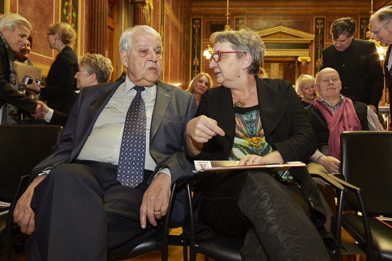 Rudolf Edlinger im Gespräch mit Bundesratsvizepräsidentin Inge Posch-Gruska (S)