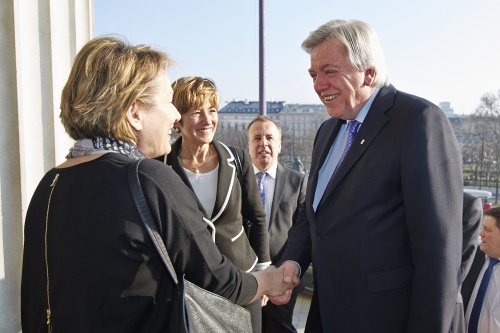 v.li.: Bundesratspräsidentin Sonja Zwazl (V) begrüßt den deutschen   Bundesratspräsidenten Volker Bouffier