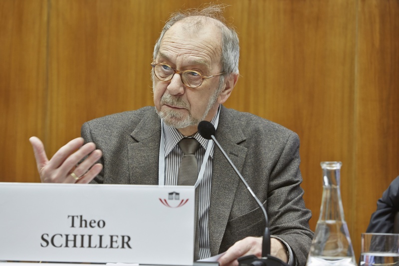 Universität Marburg Theo Schiller bei seinem Referat