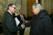Zweiter Nationalratspräsident Karlheinz Kopf (V) begrüßt den Senatsabgeordneten Ikram Adyrbekov der Republik Kasachstan
