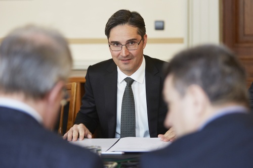 Der Südtiroler Landeshauptmann Arno Kompatscher während der Aussprache