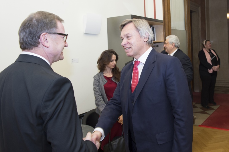 v.li.: Zweite Nationalratspräsident  Karlheinz Kopf (V) begrüßt den Obmann des außenpolitischen Ausschusses der russischen Staatsduma Alexei Konstantinowitsch Puschkow