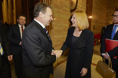 Nationalratspräsidentin Doris Bures begrüßt den OSZE Präsidenten Ilkka Kanerva