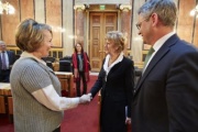 v.li.: Bundesratspräsidentin Sonja Zwazl (V) begrüßt die schweizer Delegationsleiterin Susanne Leutenegger Oberholzer und Bundesrat Magnus Brunner (V)