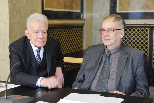 v.li.: Verfahrensanwalt-Stellvertreter Klaus Hoffmann und Verfahrensanwalt Bruno Binder