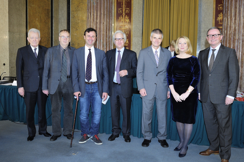 v.li.: Verfahrensanwalt-Stellvertreter Klaus Hoffmann, Verfahrensanwalt Bruno Binder, Dritter Nationalratspräsident Norbert Hofer (F), Verfahrensrichter-Stellvertreter Walter Hellmich, Verfahrensrichter Walter Pilgermair, Nationalratspräsidentin Doris Bures (S) und Zweiter Nationalratspräsident Karlheinz Kopf (V)