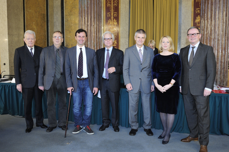 v.li.: Verfahrensanwalt-Stellvertreter Klaus Hoffmann, Verfahrensanwalt Bruno Binder, Dritter Nationalratspräsident Norbert Hofer (F), Verfahrensrichter-Stellvertreter Walter Hellmich, Verfahrensrichter Walter Pilgermair, Nationalratspräsidentin Doris Bures (S) und Zweiter Nationalratspräsident Karlheinz Kopf (V)