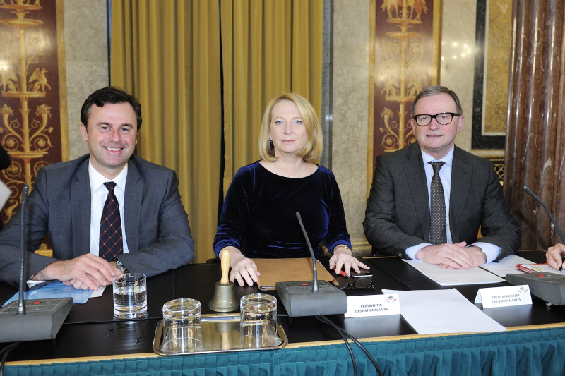 Am Präsidium v.li.: Dritter Nationalratspräsident Norbert Hofer (F), Nationalratspräsidentin Doris Bures (S) und Zweiter Nationalratspräsident Karlheinz Kopf (V)