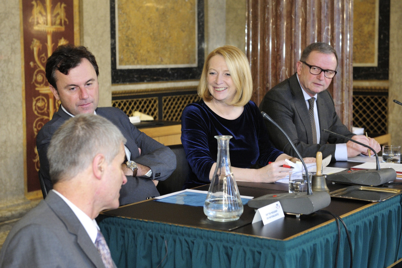 Am Präsidium v.li.: Dritter Nationalratspräsident Norbert Hofer (F), Nationalratspräsidentin Doris Bures (S) und Zweiter Nationalratspräsident Karlheinz Kopf (V)