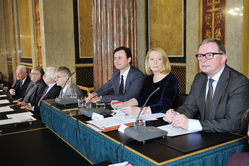 Am Präsidium v.li.: Dritter Nationalratspräsident Norbert Hofer (F), Nationalratspräsidentin Doris Bures (S) und Zweiter Nationalratspräsident Karlheinz Kopf (V)