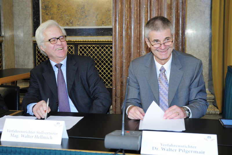v.li.: Verfahrensrichter-Stellvertreter Walter Hellmich und Verfahrensrichter Walter Pilgermair