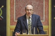 Nationalratsabgeordneter Christoph Vavrik (N) am Rednerpult