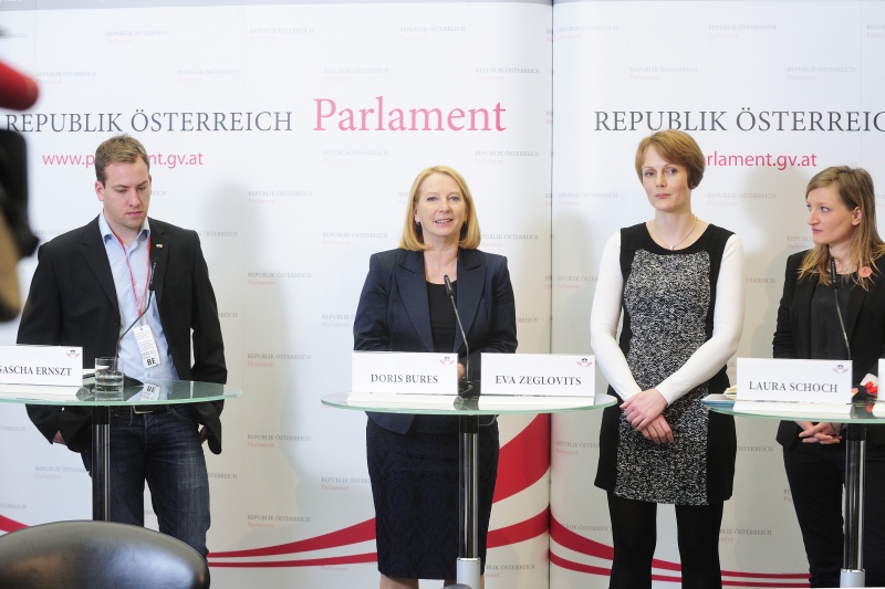 v.li.: Vorsitzender der Österreichischen Gewerkschaftsjugend Sascha Ernszt, Nationalratspräsidentin Doris Bures (S), Universität Wien  IFES Eva Zeglovits und Vorsitzende Bundesjugendvertretung Laura Schoch