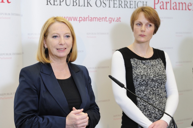 v.li.: Nationalratspräsidentin Doris Bures (S), Universität Wien, IFES Eva Zeglovits.