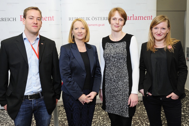 v.li.: Vorsitzender der Österreichischen Gewerkschaftsjugend Sascha Ernszt, Nationalratspräsidentin Doris Bures (S), Universität Wien  IFES Eva Zeglovits und Vorsitzende Bundesjugendvertretung Laura Schoch