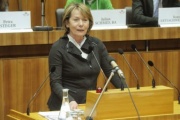 Bundesratspräsidentin Sonja Zwazl (V) am Rednerpult