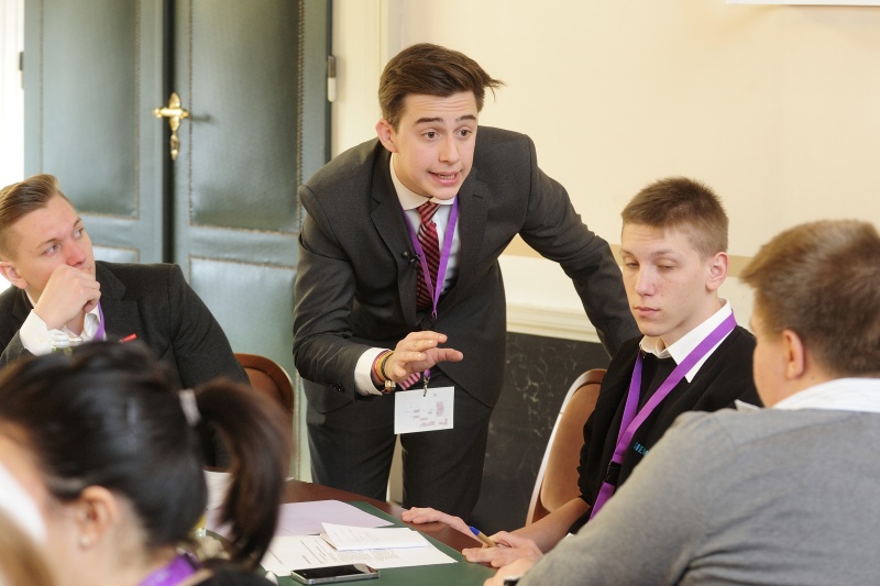 Veranstaltungsteilnehmer im Gespräch