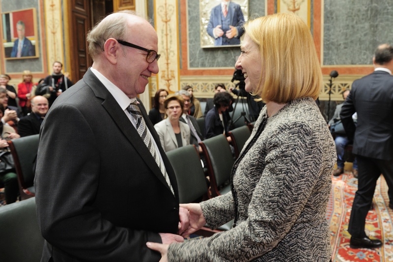 v.re.: Nationalratspräsidentin Doris Bures (S) und Rudolf Wahl im Gespräch