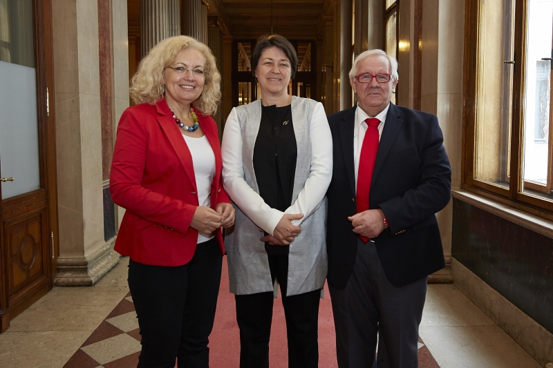 v.li.: Europaabgeordnete Karin Kadenbach (S), EU Kommissarin Violeta Bulc und Ausschussvorsitzender Anton Heinzl (S)