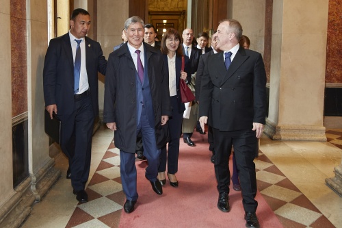 v.re: Parlamentsdirektion Joseph Wirnsperger begleitet den Staatspräsidenten der Kirgisischen Republik Almasbek Atambajew zur Aussprache