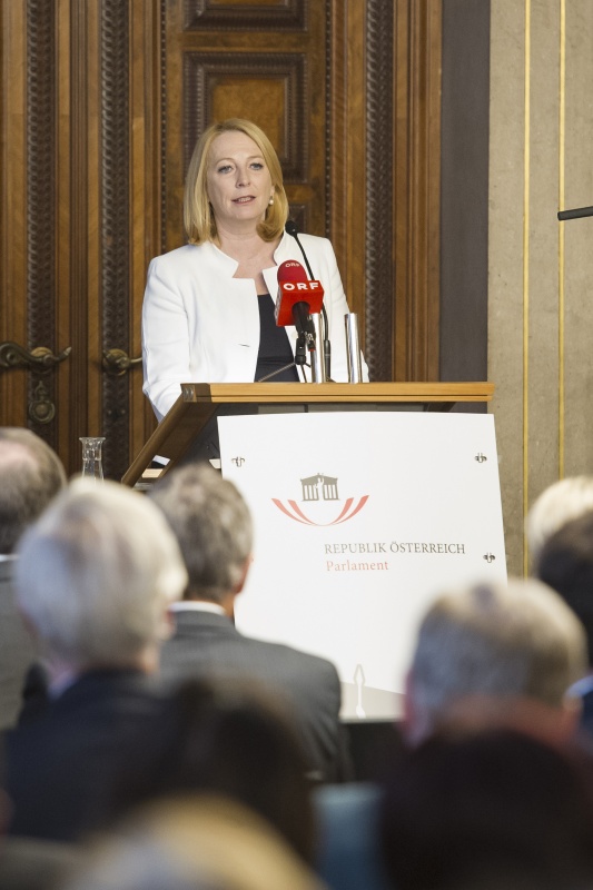 Nationalratspräsidentin Doris Bures (S) bei der Begrüßung