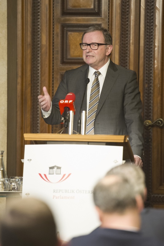 Zweiter Nationalratspräsident Karlheinz Kopf (V) bei der Begrüßung