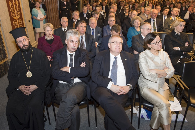 Erste Reihe v.li.: Metropolit Arsenios Kardamakis, Bundesminister für Finanzen Johann Georg Schelling, Bundesminister für Justiz Wolfgang Brandstetter und Bundesministerin für Inneres Johanna Mikl-Leitner (V). Blick Richtung VeranstaltungsteilnehmerInnen