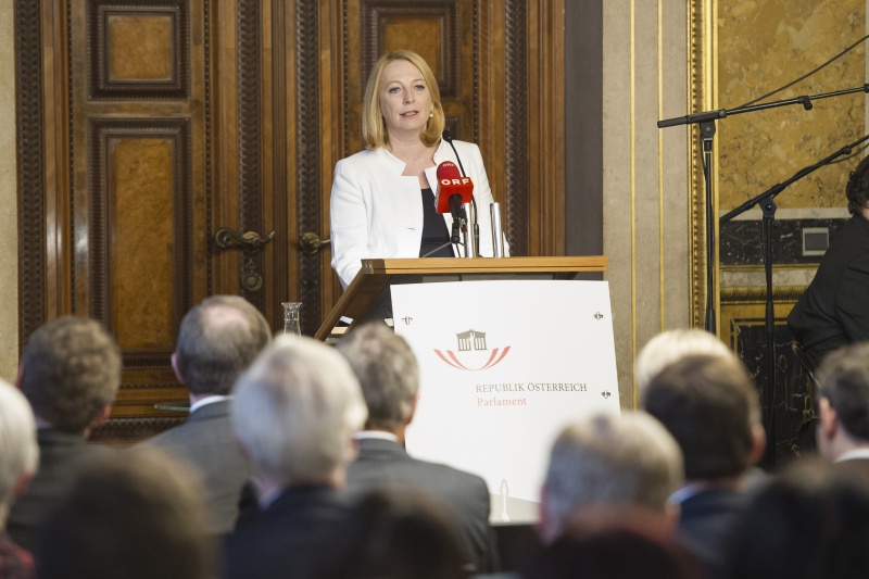 Nationalratspräsidentin Doris Bures (S) bei der Begrüßung