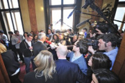 Reges Medieninteresse vor Beginn der Sitzung. Interview mit Nationalratsabgeordneten Elmar Podgorschek (F)