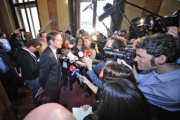 Reges Medieninteresse vor Beginn der Sitzung. Interview mit Nationalratsabgeordneten Kai Jan Krainer (S)