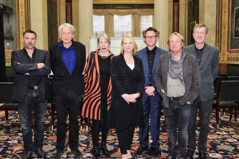 v.li.: Die KünstlerInnen Franco Kappl, Walter Vopava, Martha Jungwirth, Nationalratspräsidentin Doris Bures (S), Kurator der Ausstellung Mag. Hans-Peter Wipplinger, die Künstler Hubert Scheibl und Erwin Bohatsch