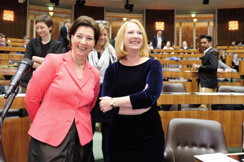 v.re.: Nationalratspräsidentin Doris Bures (S) und Bildungsministerin Gabriele Heinisch-Hosek (S)