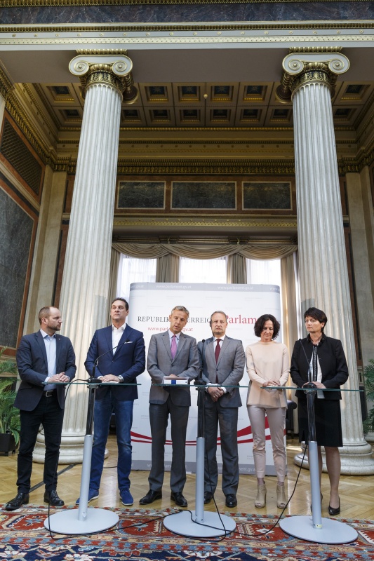 v.li.: Klubobmann Matthias Strolz (N), Klubobmann Heinz-Christian Strache (F), Klubobmann Reinhold Lopatka (V) am Wort, Klubobmann Andreas Schieder (S), Klubobfrau Eva Glawischnig-Piesczek (G) und Klubobfrau Waltraud Dietrich (T)