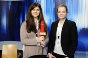 Mädchen im ORF Stadtstudio mit Mikrofon