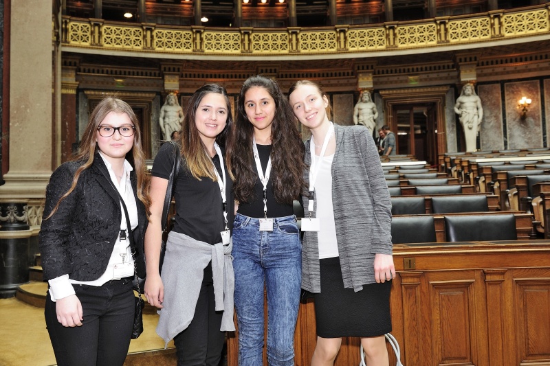 Mädchen am im Historischen Sitzungssaal