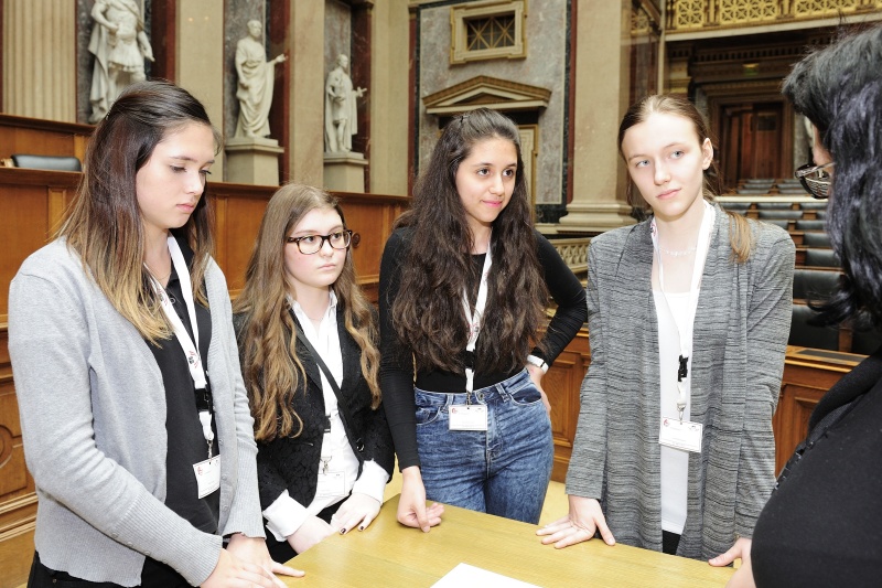 Präsentation der Fundstücke aus dem Historischen Sitzungssaal