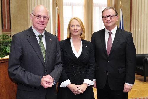 v.li.: Präsident des Deutschen Bundestages Norbert Lammert, Nationalratspräsidentin Doris Bures (S) und der Zweite Nationalratspräsident Karlheinz Kopf (V)