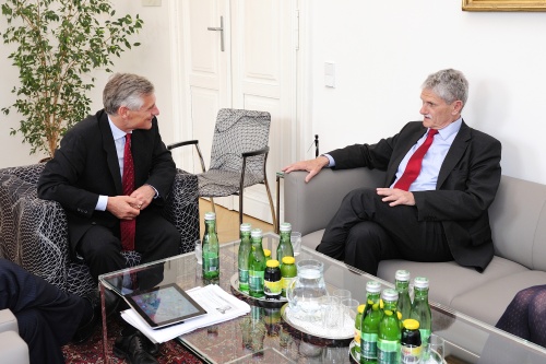Aussprache zwischen dem Generalsekretär für auswärtige Angelegenheiten Michael Linhart und dem dänischen Parlamentspräsidenten Mogens Lykketoft