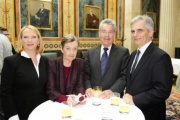 v.li.: Nationalratspräsidentin Doris Bures, Schriftstellerin Christine Nöstlinger, Bundespräsident Heinz Fischer und Bundeskanzler Werner Faymann