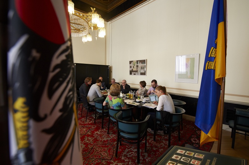 Bernhard Heinzelmaier Institut für Jugendkulturforschung  präsentiert mit Bundesratspräsidentin Sonja Zwazl die Details der Studie