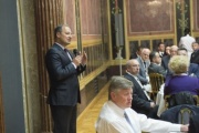 Klubobmann Andreas Schieder (S) bei der Begrüßung der VeranstaltungsteilnehmerInnen im Parlament